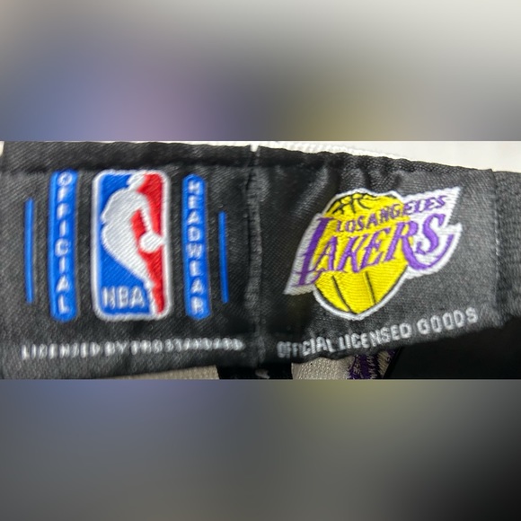 New Los Angeles Lakers Pro Standard 2 Tone Snap Back Hat White/Yellow - Picture 9 of 10